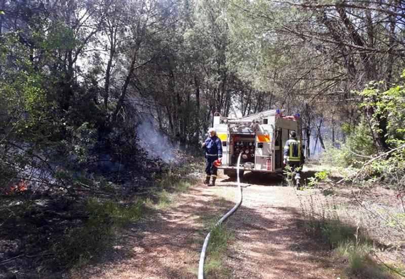 Požar u blizini Kravice - Opožareno 50 tisuća četvornih metara kod vodopada Kravica