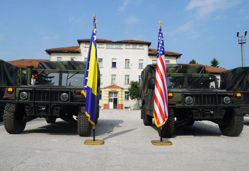 Ponovile se Oružane snage: SAD donirala 20 vozila 'Humvee'