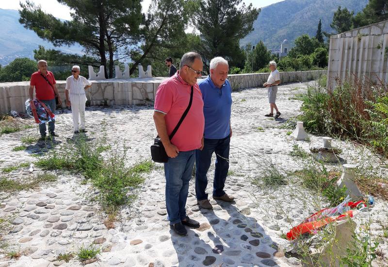 Polaganje vijenaca na Partizanskom spomen-groblju - Mostar: 