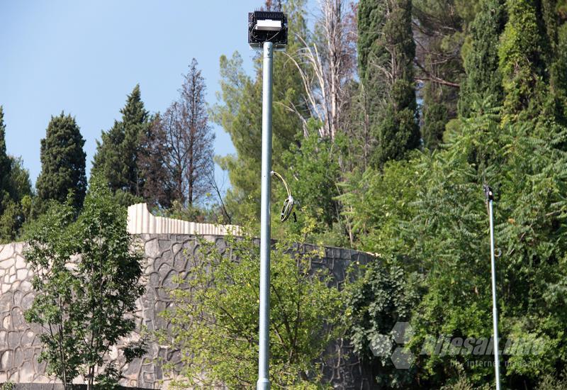 Pokidane nadzorne kamere - Korak naprijed, natrag dva: Partizansko groblje za ničije oči