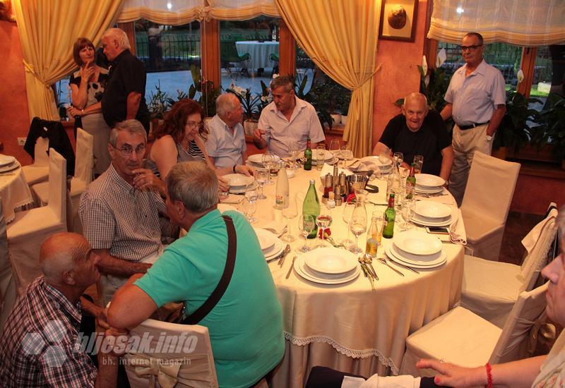 Detalj sa proslave - Mostar: Elektrotehničari proslavili 50 godina mature