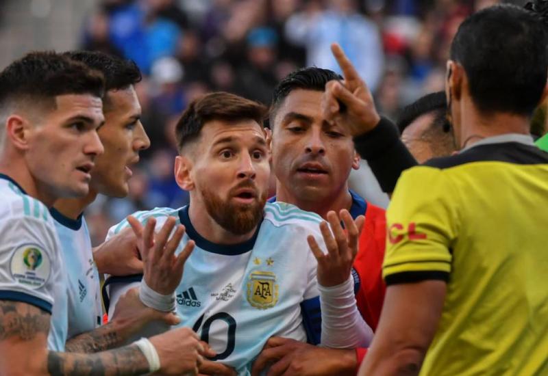 Lionel Messi je pocrvenio na utakmici za treće mjesto protiv Čilea - Izrekao teške optužbe: Messiju prijeti dvogodišnja suspenzija