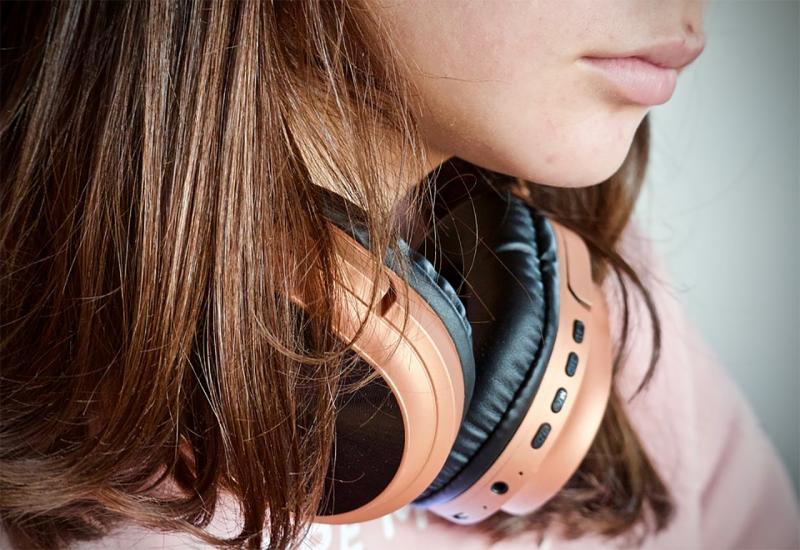 Predugo nošenje slušalica može dovesti do gubitka sluha