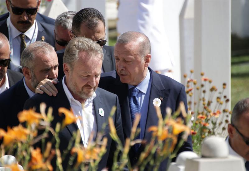 Erdogan s Bakirom na grobu Alije Izetbegovića