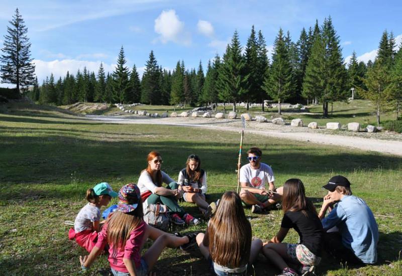 Ovo je priča o Zelenkapici – Ljetnom kampu u koji se djeca rado vraćaju