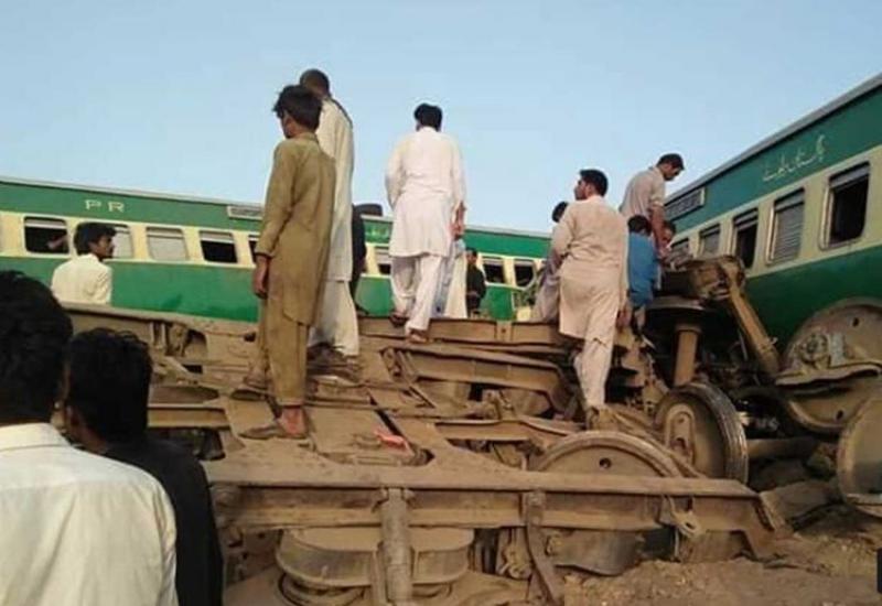 Desetak poginulih i više ozlijeđenih u sudaru vlakova - Desetak poginulih i više ozlijeđenih u sudaru vlakova