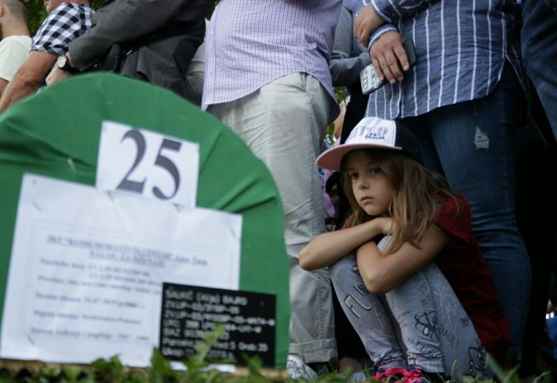 Klanjana dženaza namaz i obavljen ukop 33 žrtve genocida u Srebrenici - Klanjana dženaza namaz i obavljen ukop 33 žrtve genocida u Srebrenici