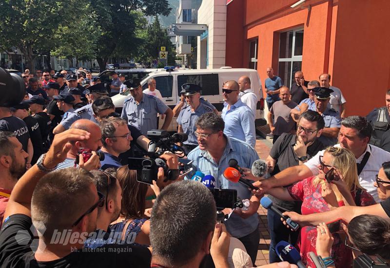 Obraćanje sindikalista ispred HDZ-a - Čović obećao da neće biti stečaja Aluminija