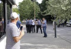 VIDEO | Uhićenja pred HDZ-om, radnici gađali Čovićev automobil