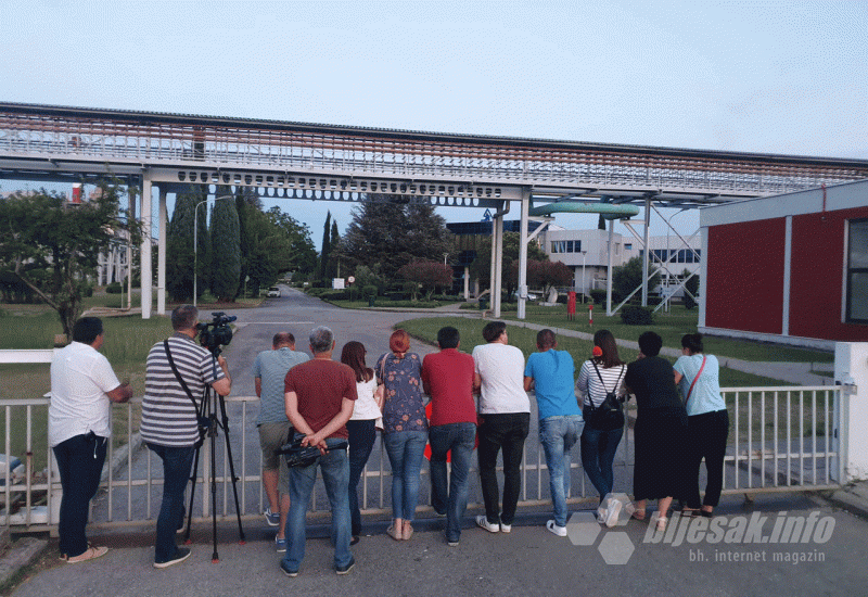 Novinari ispred Aluminija - Mostar u 2019.: Nemrdanje s mjesta i poneka skraćenica