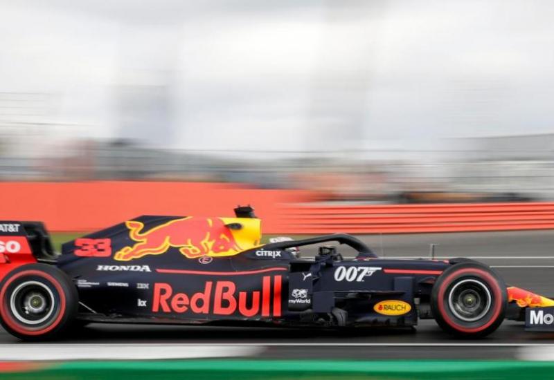 Verstappenov bolid s James Bond logom - Formula 1: Red Bull na Silverstoneu s James Bond obilježjima