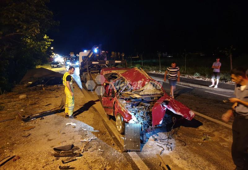 Mostar: Teže ozlijeđen nakon što je vozilom probio štand s voćem - Mostar: Teže ozlijeđen nakon što je vozilom probio štand s voćem
