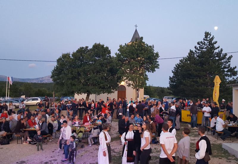 Pučkim veseljem završeni Dani svetog Nikole Tavelića u Raškoj Gori