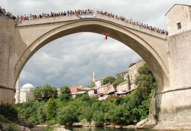  „Veliki skok“ sa Starog mosta ukazao na važnost zaštite rijeka -  „Veliki skok“ sa Starog mosta ukazao na važnost zaštite rijeka