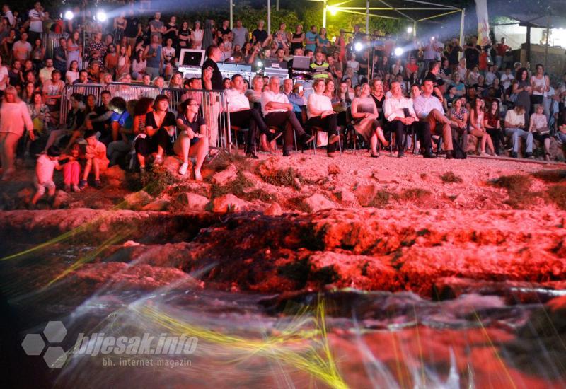 Vrhunska glazbena večer Simfonijskog orkestra Mostar, Mostar Rock škole i Bebeka pod Starim Mostom