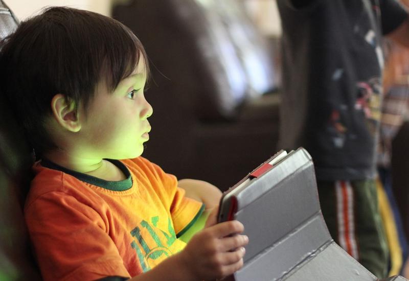 Elektroničke igračke uzrokuju slabiji razvoj jezika i govora u dojenčadi