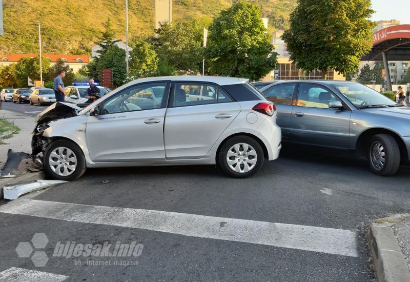 Sudar Audija i Hyundaija - Mostar: Jedna osoba hospitalizirana nakon teškog sudara