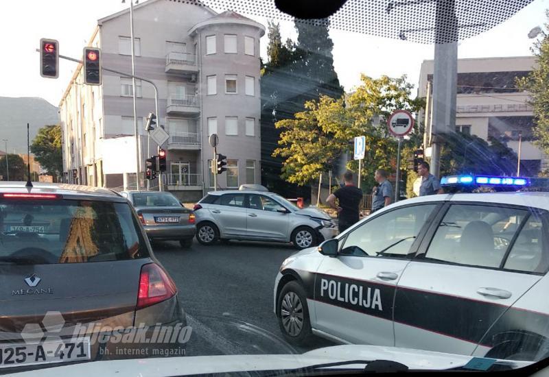 Sudar Hyundaija i Audija - Mostar: Jedna osoba hospitalizirana nakon sudara