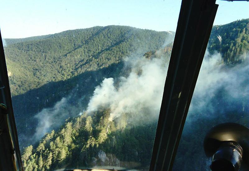 Helikopter gasi požar kod Drvara