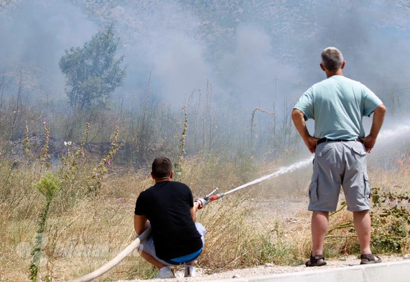 Gašenje požara u naselju Karašebeš - Požar kod Južnog logora; Dolina sunca u oblaku dima