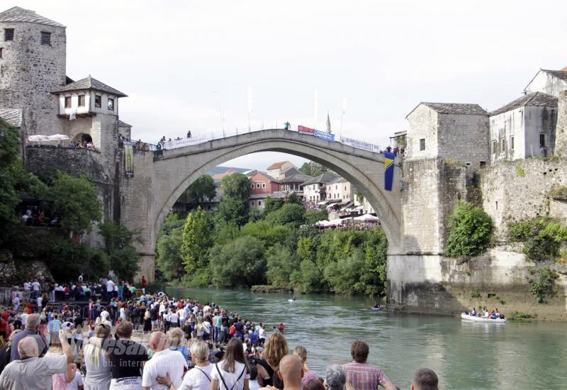 453. tradicionalni skokovi sa Starog mosta - Listo trijumfirao na skokovima sa Starog mosta i dostigao legendarnog Balića