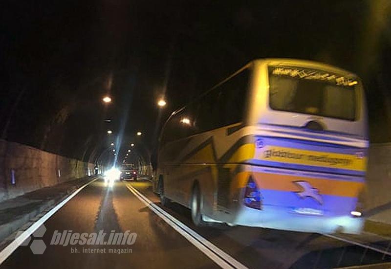 Autobus blokirao promet u jednoj traci tunela u Salakovcu - Autobus blokirao promet u jednoj traci tunela u Salakovcu