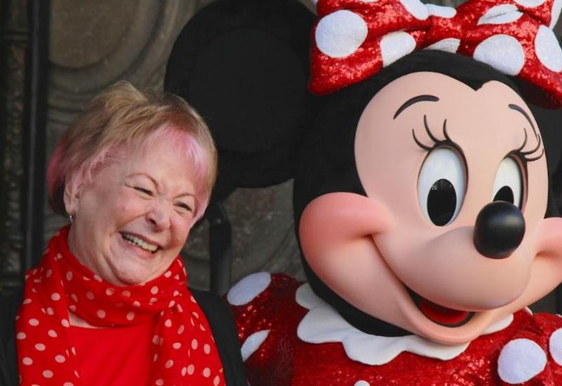 Russi Taylor s Disneyjevom figurom Minnie Mouse - Umrla glumica koja je 30 godina davala glas Minnie Mouse