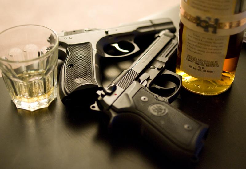 Pištolj i alkohol - Pijan pucao po Konjicu