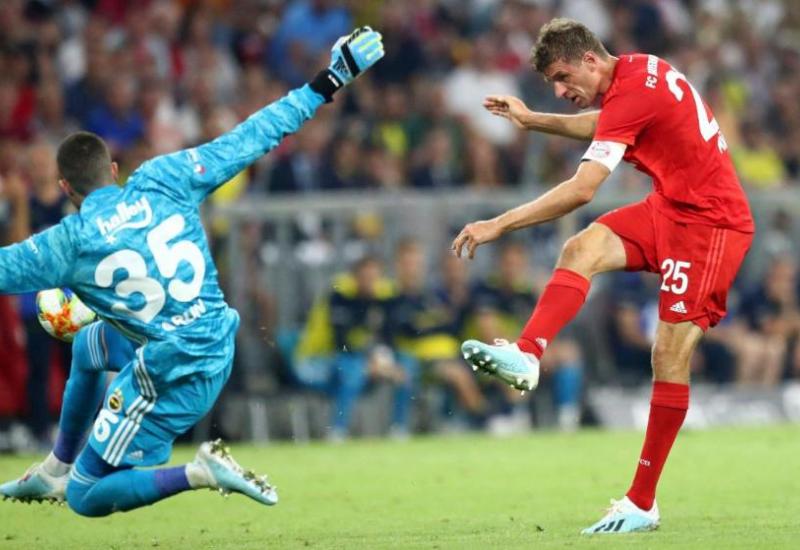 Müller pogađa mrežu s 40 metara - Bayern