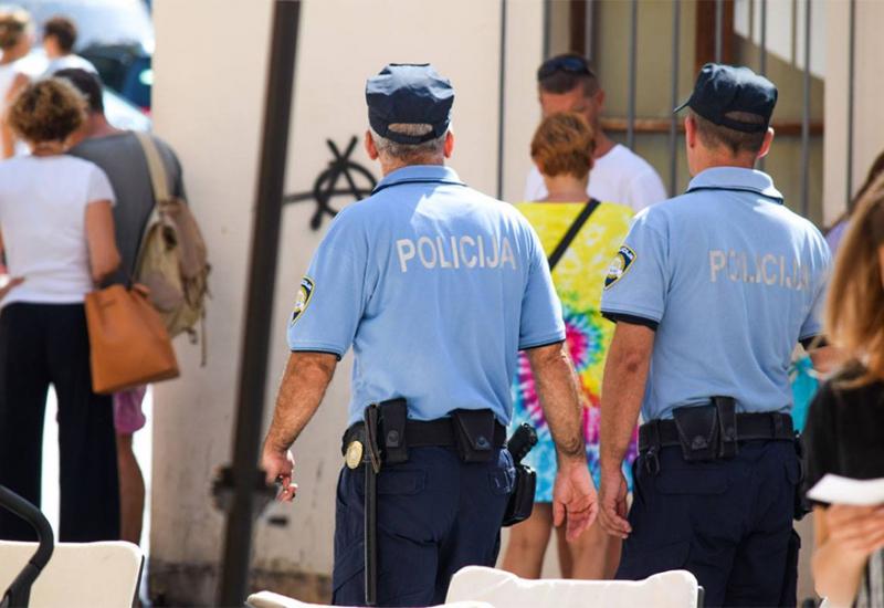 Na Jadranu sve češći napadi na turiste  