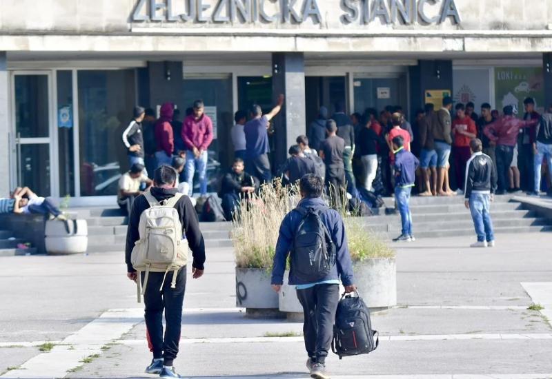 Sudbina migranata na putu prema Europskoj uniji - Sarajevska policija rastjeruje migrante dok čekaju vlak za Bihać