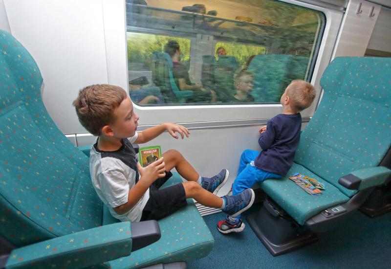 Najmlađi putnici bh vlakova - Sve više bh. građana na more ide vlakom