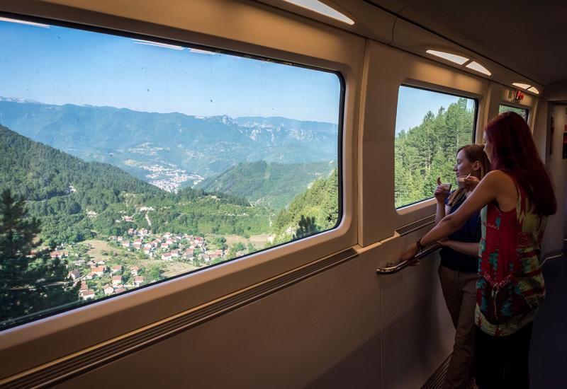 Turisti uživaju u pogledu - Sve više bh. građana na more ide vlakom