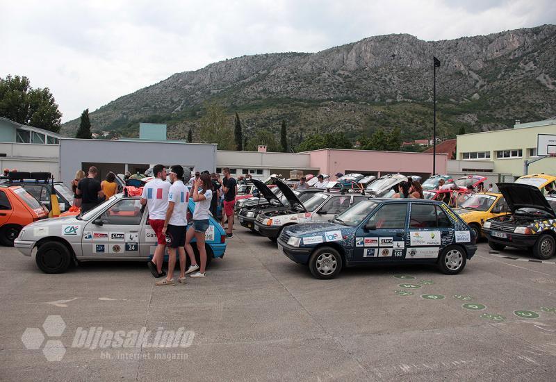 Francuski humanitarci posjetili Los Rosales - Mostar: Nova donacija francuskih humanitaraca