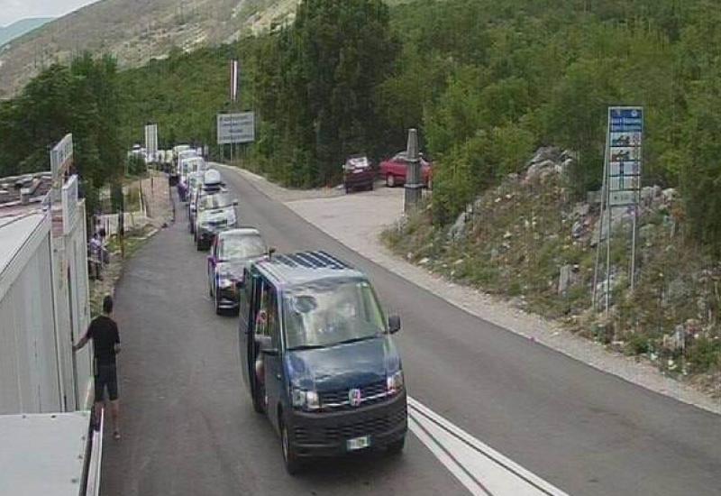 Pojačanu frekvenciju vozila na izlazu iz naše zemlje  - BIHAMK objavio slike s graničnih prijelaza: Samo strpljenje
