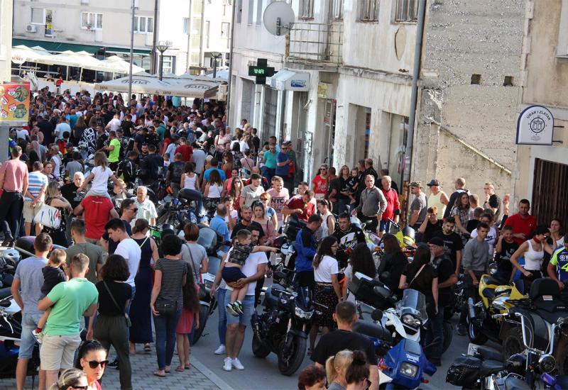 Defileom kroz grad započeo 18. Moto susret u Livnu - Defileom kroz grad započeo 18.. Moto susret u Livnu