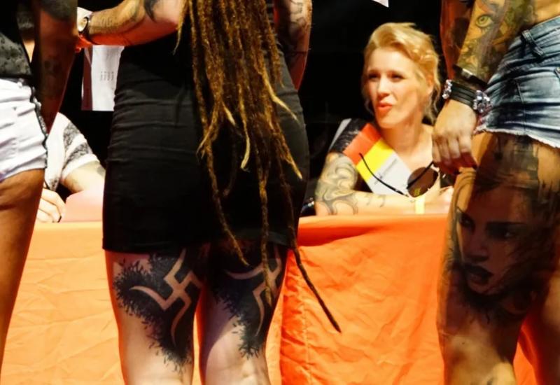 Skandal u Berlinu: Na natjecanje u tetovažama došla s kukastim križem!