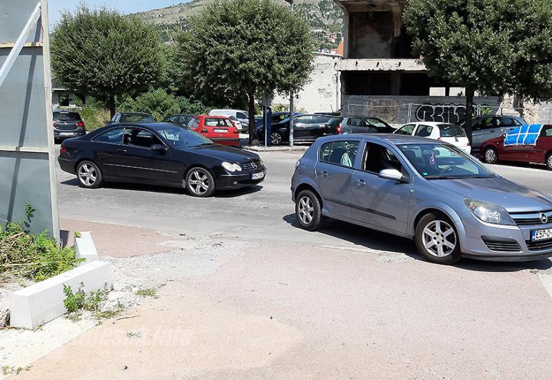 Lakši sudar Mercedesa i Opela - Troje lakše ozlijeđenih, tri lakše nesreće u Mostaru