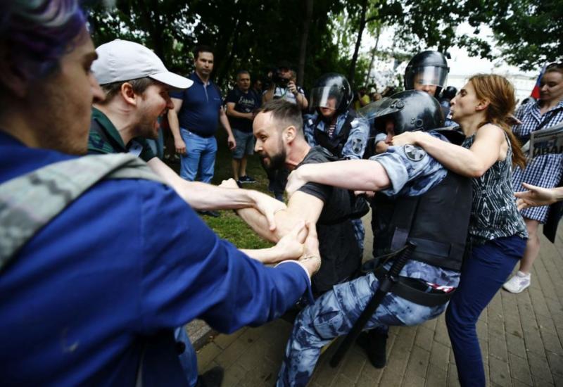 Sud oduzeo dijete roditeljima zbog prosvjeda u Moskvi 