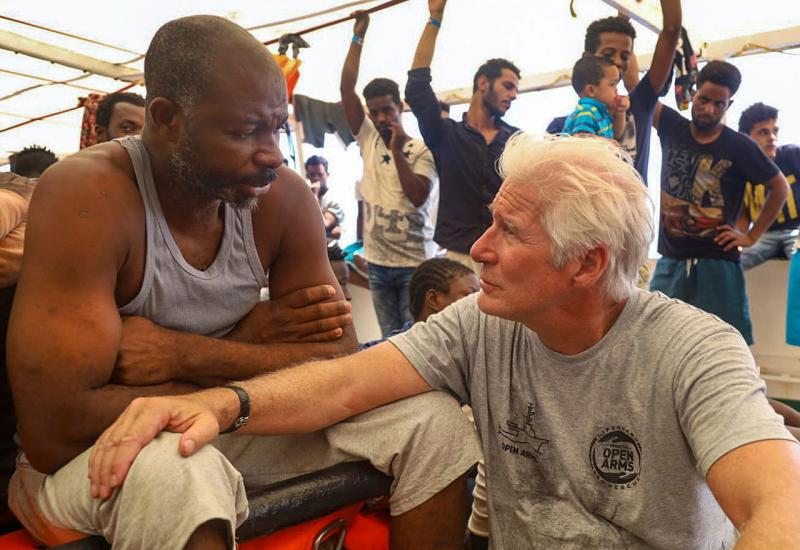 Richard Gere obišao migrante na blokiranom spasilačkom brodu