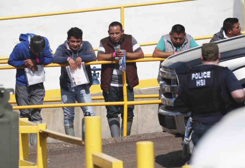 SAD: Oslobođeno 300 migranata uhićenih u najvećoj raciji u državi