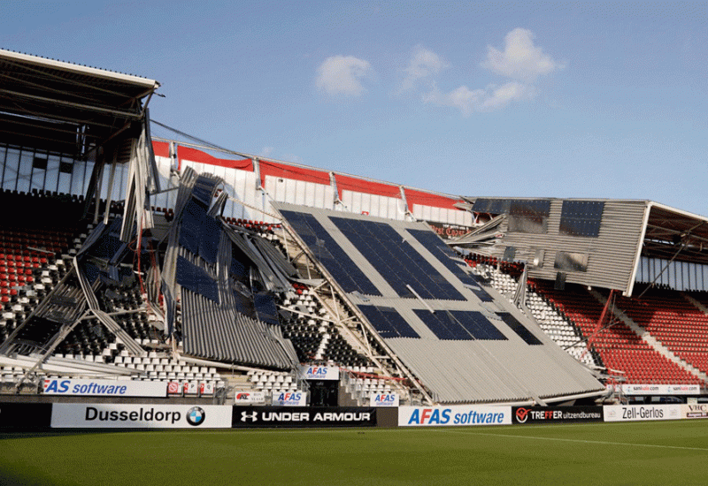 Snažan vjetar urušio dio krova na nogometnom stadionu