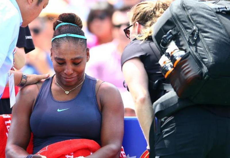 Uplakana Serena Williams nakon predaje meča u Torontu - Serene Williams u suzama predala finale u Torontu: Titula za Biancu Andreescu
