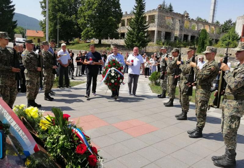 Dan sjećanja na poginule branitelje u Grahovu - Grahovu se prisjetilo 