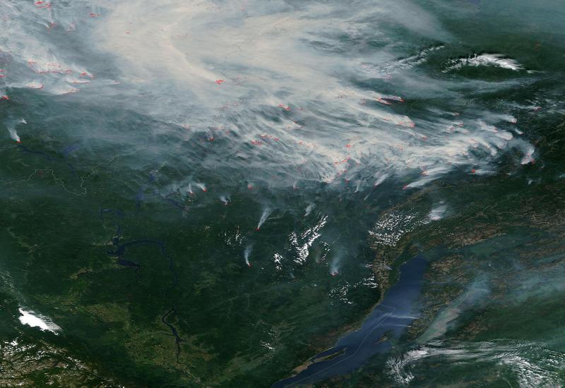 Gore Sibir, Aljaska i Grenland, vatra se vidi iz svemira