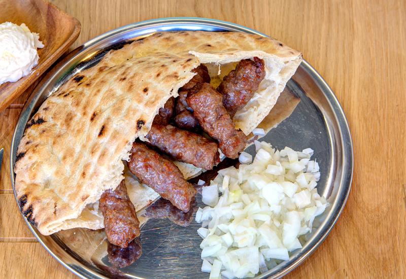 Sarajevski ćevapi ušli u Top 10 najboljih jela na svijetu!