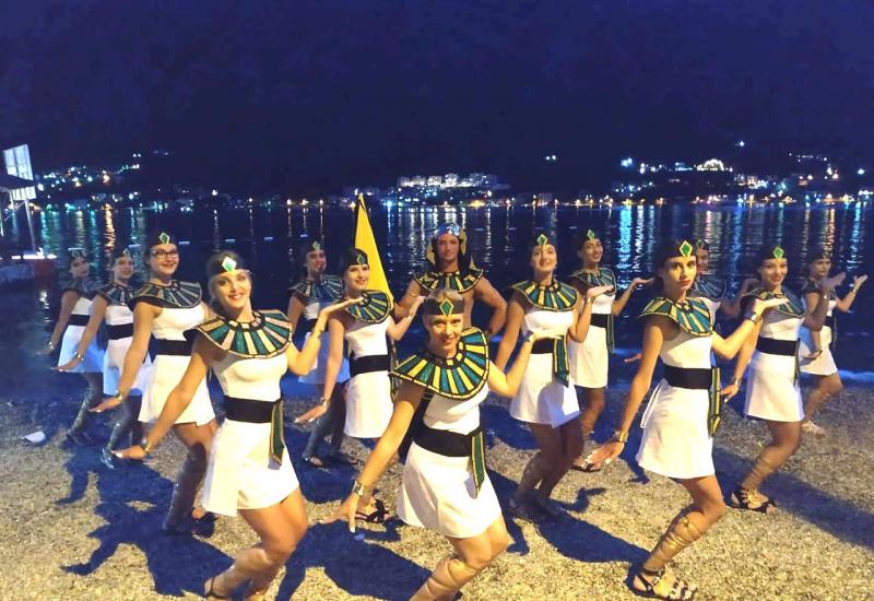 Mostarske mažoretkinje na karnevalu u Kotoru