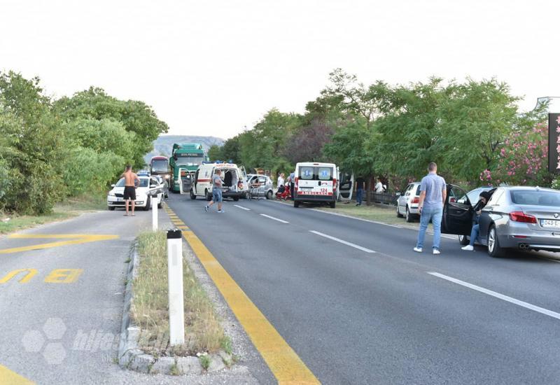 Prometna nesreća na M17 - Najmanje jedna osoba ozljeđena u sudaru kod naselja Ortiješ 