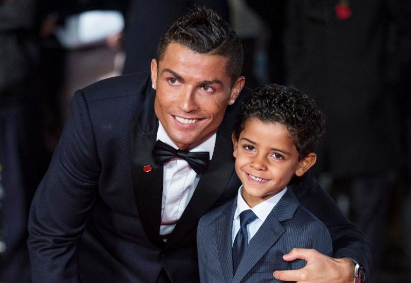 Cristiano Ronaldo sa sinom Cristianom Juniorom - Ronaldo: Kad sam sinu pokazao kuću u kojoj sam živio, uplašio se!