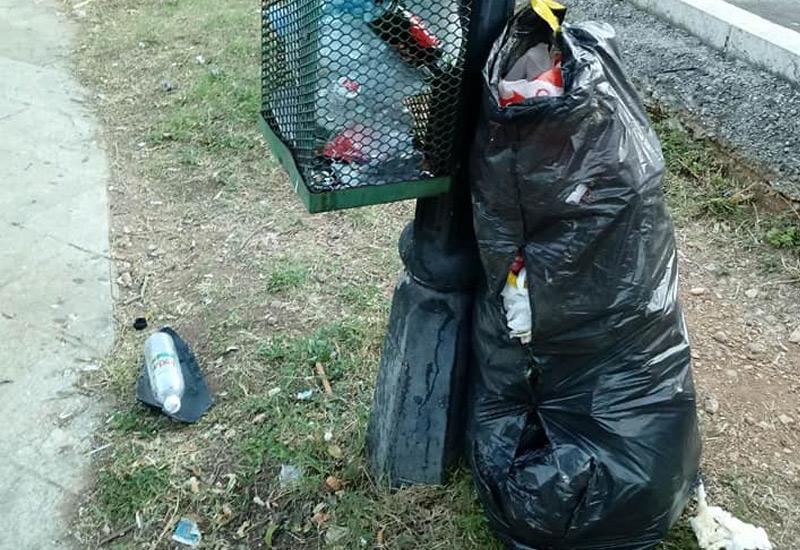 E, to je Mostar: Dama bacila smeće pa 'udarila' na komunalnu djelatnicu